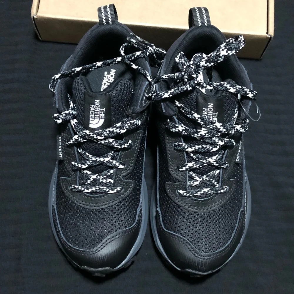 The North Face Fastpack Waterproof Hiking Shoe Boys, Size 1, Black Mash